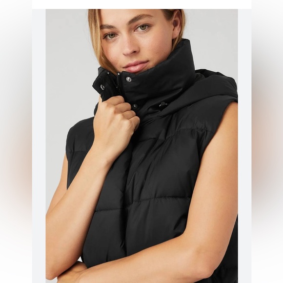 ALO Gold Line Black Puffer Vest - Picture 3 of 8